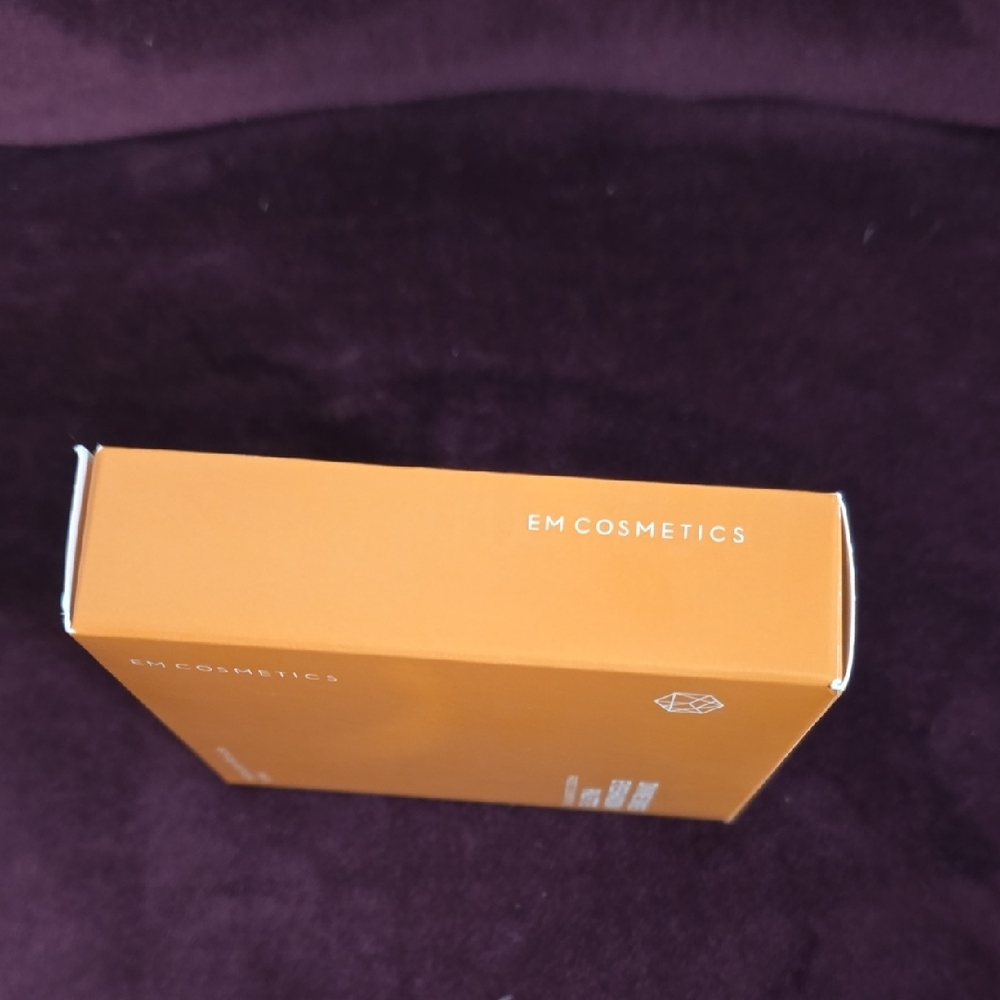 EM Cosmetics Divine Skies Eyeshadow Palette - Picture 4 of 8